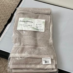Tommy Bahama hand towels set of 2
